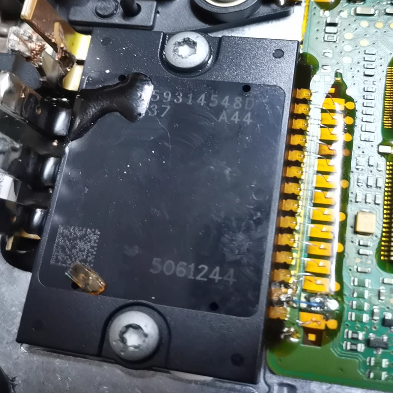 F59314548D Mercedes-Benz Computer Board Power IC